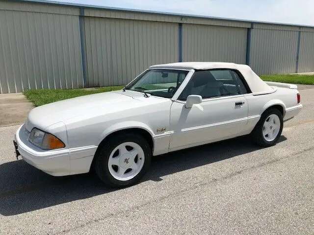 1993 Ford Mustang LX Convertible