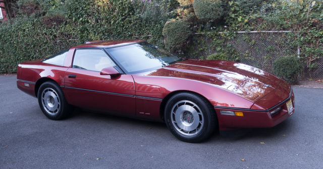 1987 Chevrolet Corvette 2 door 2 seat Coupe with removable roof panels