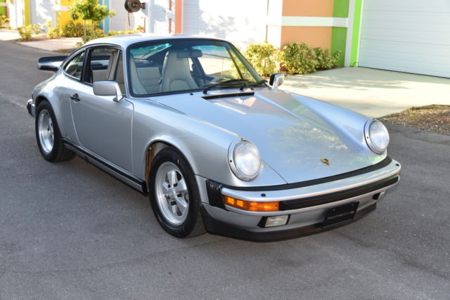 1989 Porsche 911 Silver Anniversary.