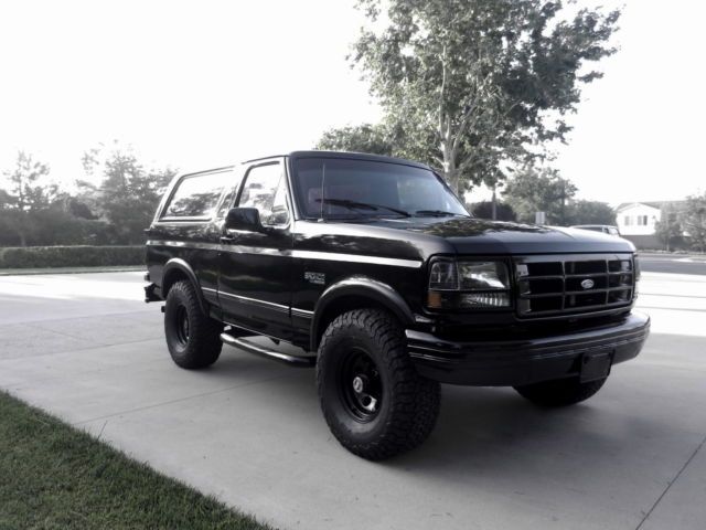 1992 Ford Bronco XLT BLACKOUT