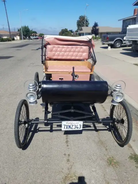 1901 Oldsmobile Curved dash replica