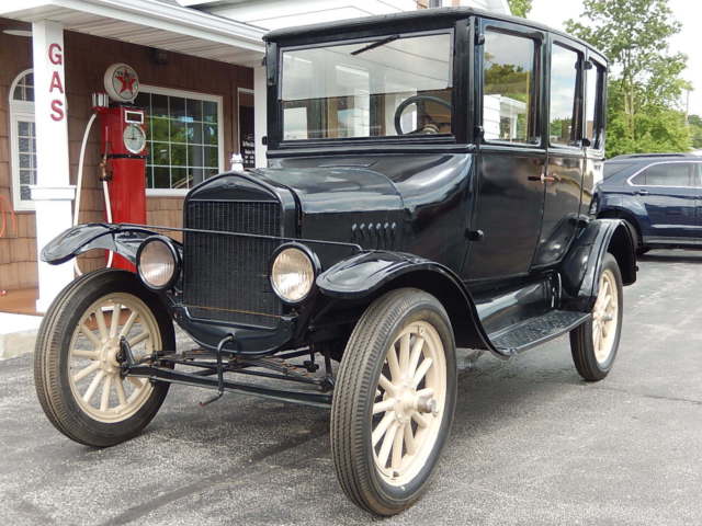1927 Ford Model T 4-Door Sedan