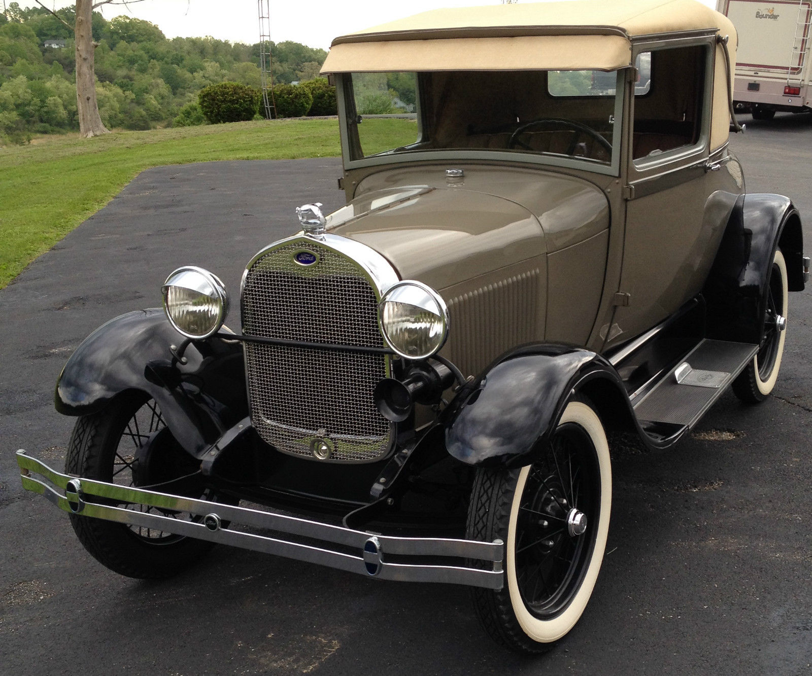 1928 Ford Model A Sport coupe