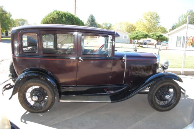 1930 Ford Model A Town sedan