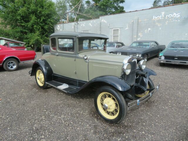 1930 Ford Model A COUPE