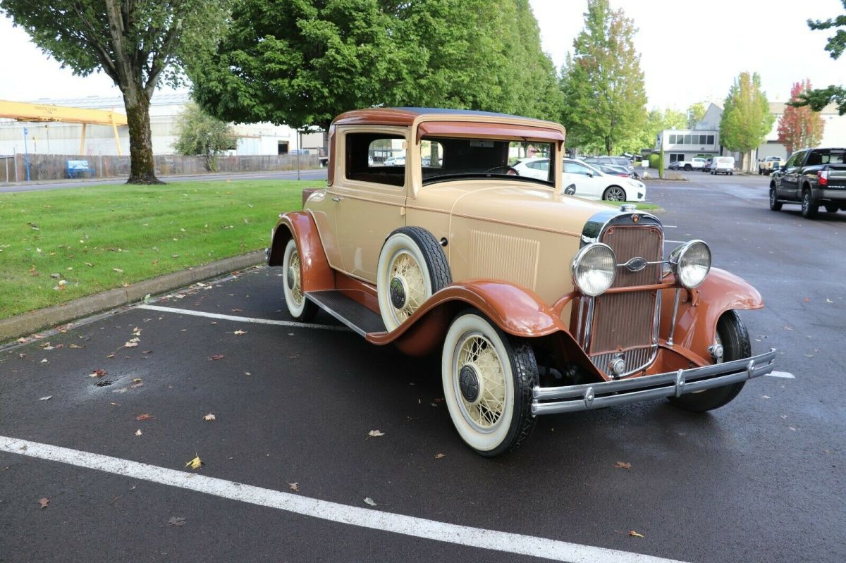 1930 Oldsmobile coupe