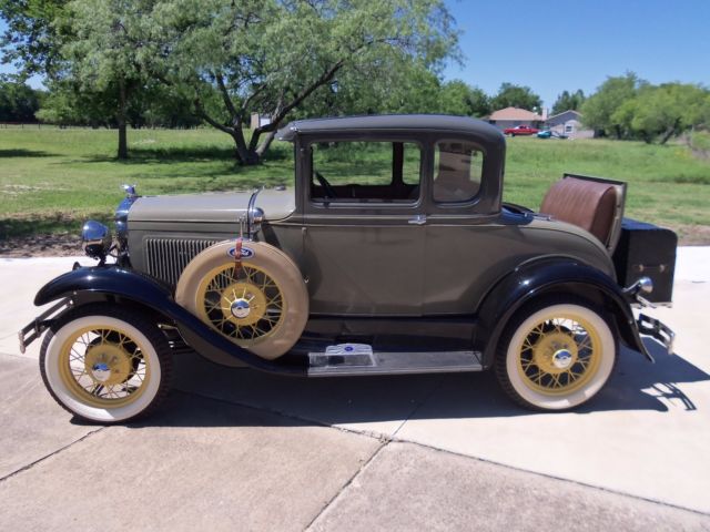 1931 Ford Model A Deluxe Dual Sidemount Coupe