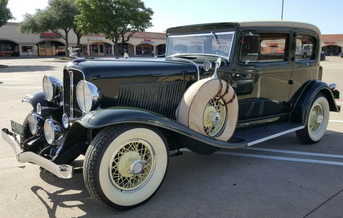 1932 Auburn Brougham Beige