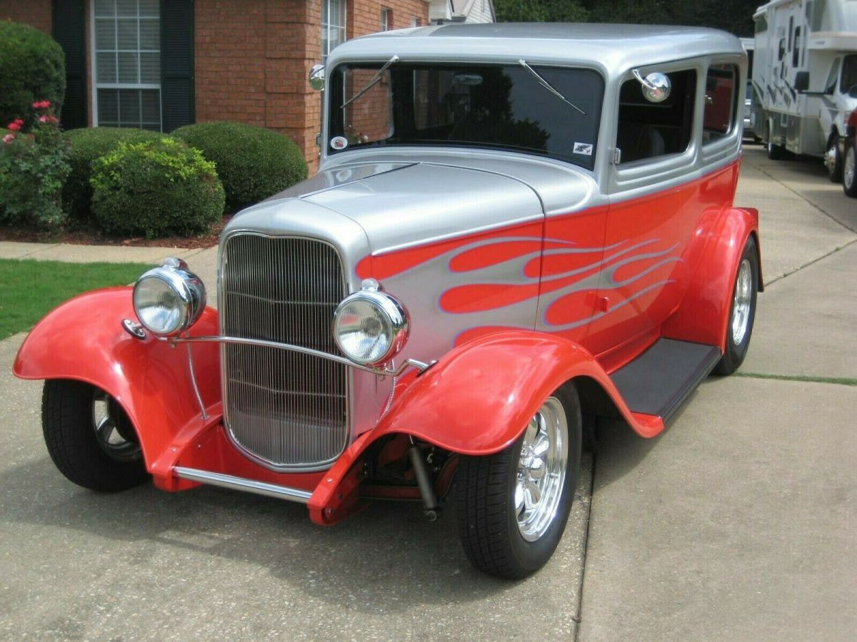 1932 Ford 2-Door Sedan