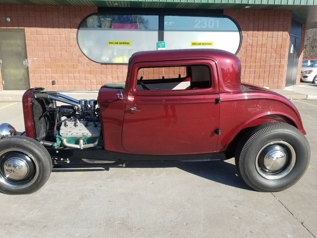 1932 Ford 3 window coupe none