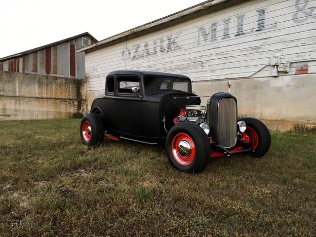 1932 Ford 5 Window Coupe Hot Rod
