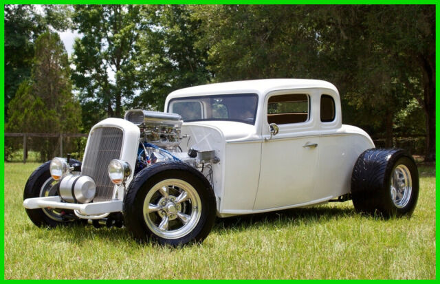 1932 Ford Model B 5-Window Coupe 5-Window Lowboy Coupe / 302 Roller V8