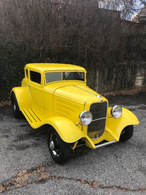 1932 Ford 5 WINDOW COUPE