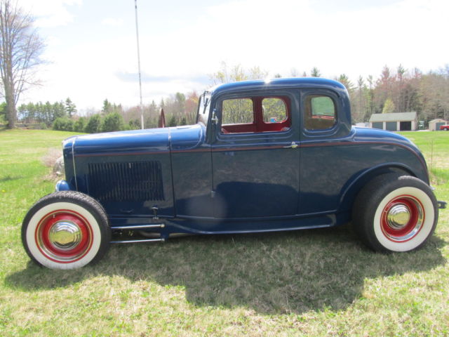 1932 Ford DELUXE COUPE