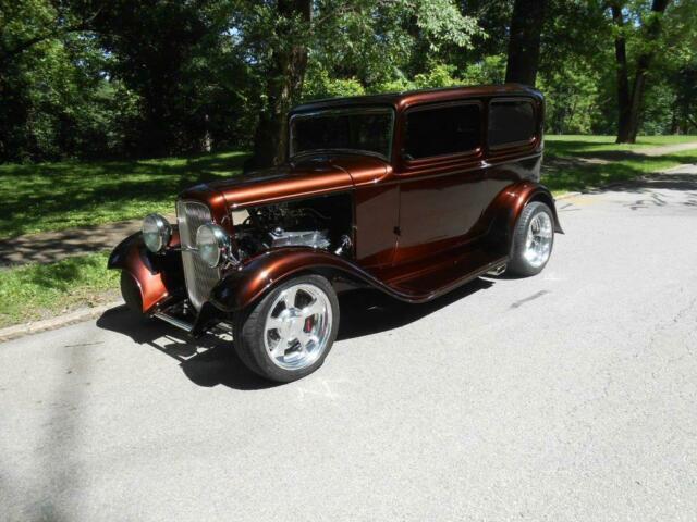 1932 Ford Model 18 --