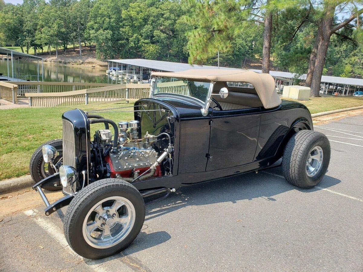 1932 Ford Roadster tan vinyl