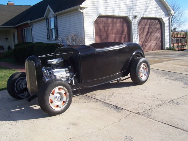 1932 Ford Roadsterr Tan