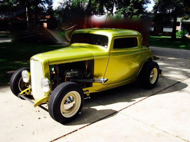 1932 Ford THREE WINDOW COUPE