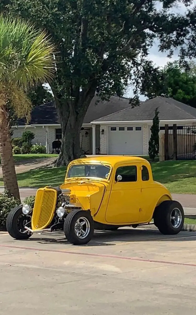 1933 Ford Model 40 5 window