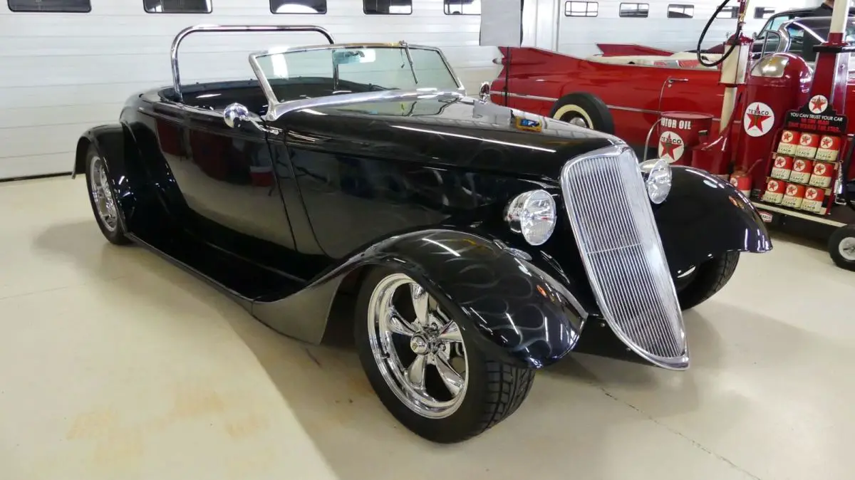 1933 Ford Roadster Replica