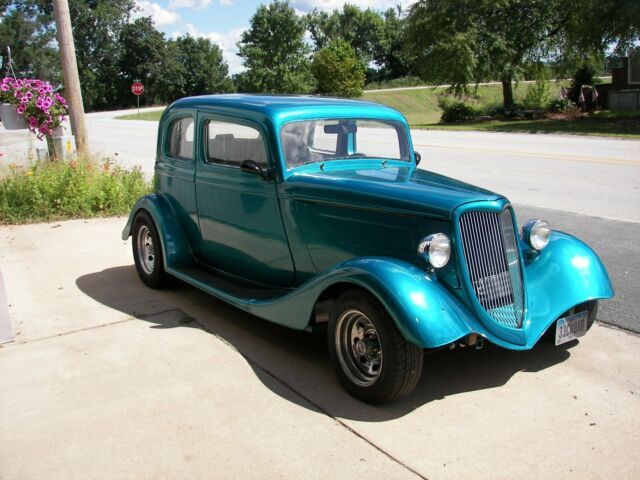 1933 Ford Vicky Sedan