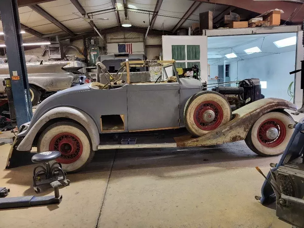 1933 Packard Standard roadster