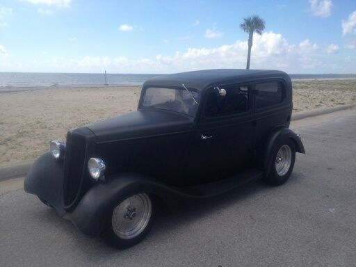 1934 Ford Model Y sedan street rod