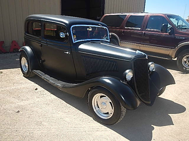 1934 Ford Sedan Deluxe