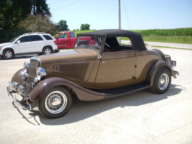 1934 Ford CONVERTIBLE BROWN