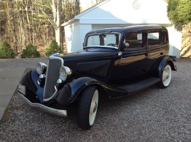 1934 Ford Model A Fordor Duluxe. 