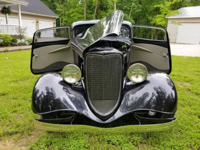 1934 Ford 2 door sedan