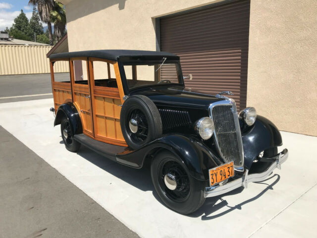 1934 Ford Deluxe Woody Station Wagon