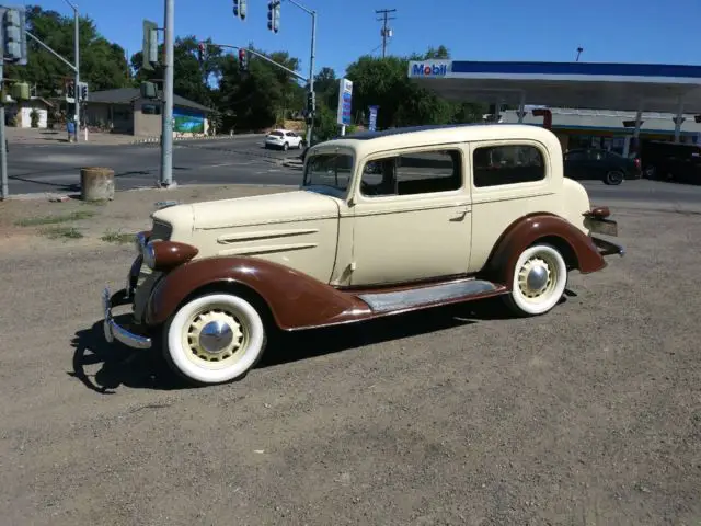 1934 Oldsmobile F34 Touring Sedan