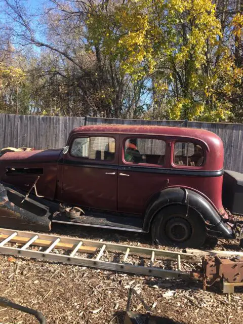 1934 Pontiac 4-door sedan