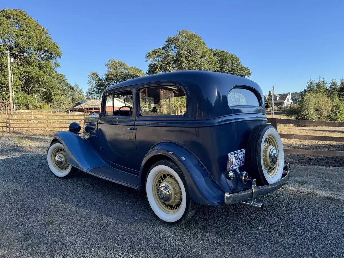 1935 Chevrolet Classic 2dr