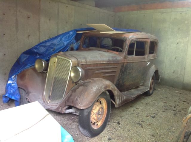 1935 Chevrolet 2-door sedan