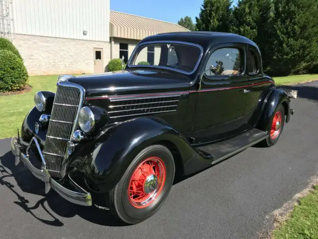 1935 Ford Deluxe