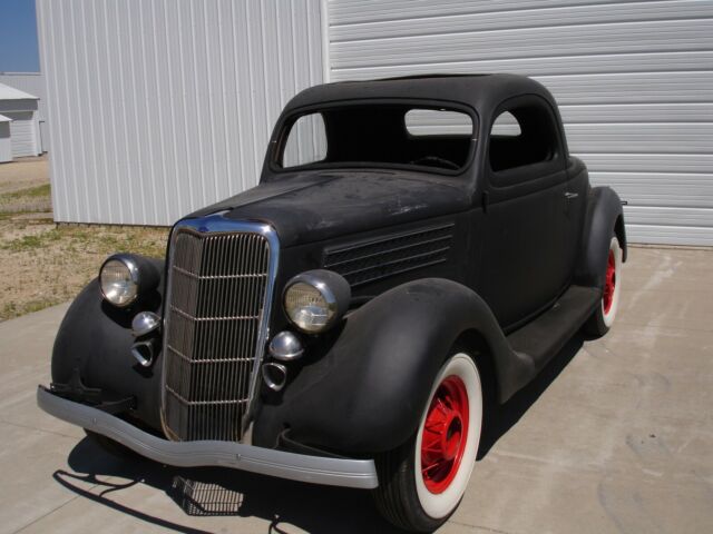 1935 Ford 3 window coupe
