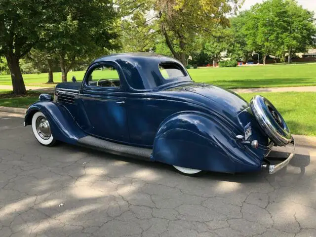 1935 Ford Model 48 Deluxe