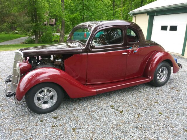 1935 Ford 5 window coupe