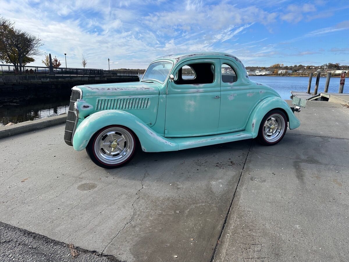1935 Ford Model 48 5 window coupe