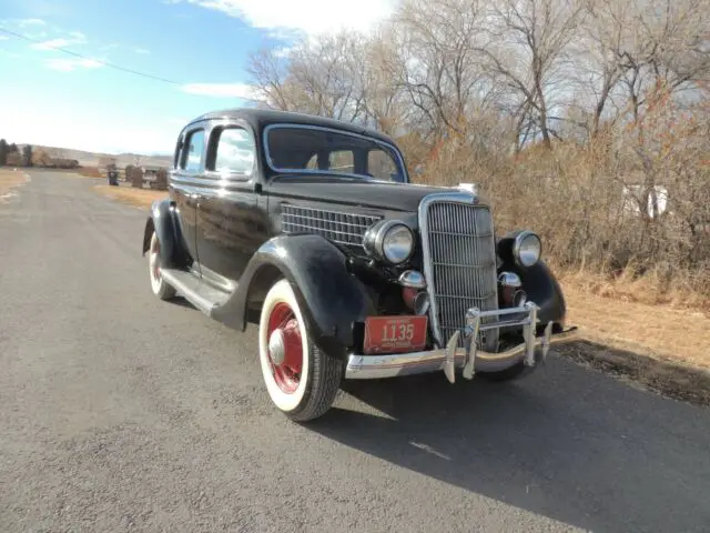 1935 Ford Model 48 Deluxe