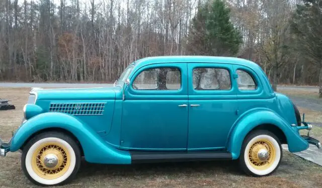 1935 Ford TUDOR SEDAN