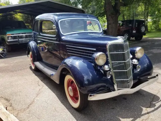 1935 Ford Tudor Sedan