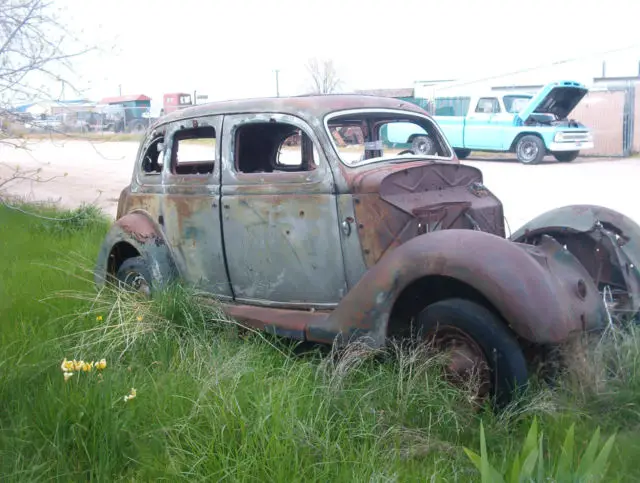 1936 Ford 4 DOOR SEDAN DELUXE?????