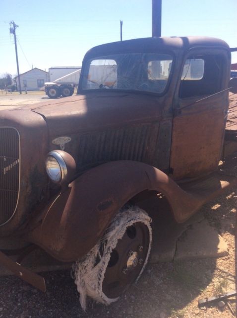 1936 Ford F-550 Rusty