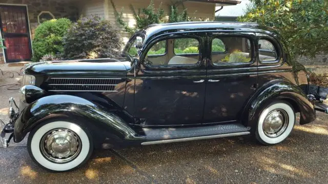 1936 Ford DELUXE