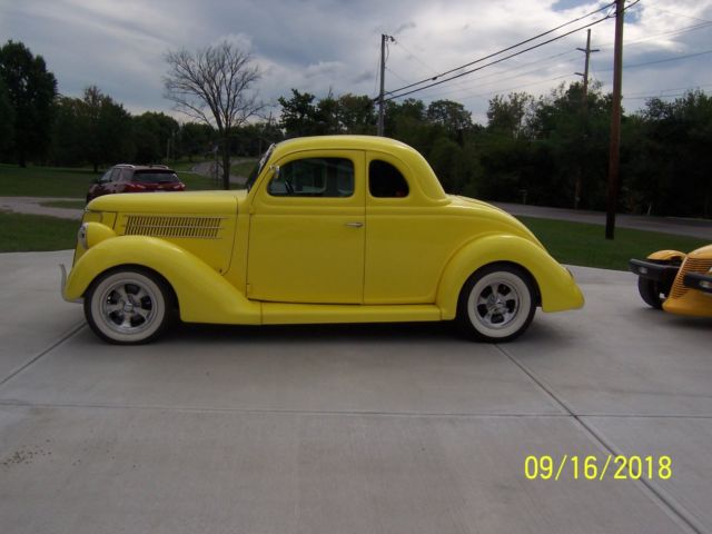 1936 Ford 2 dr sedan