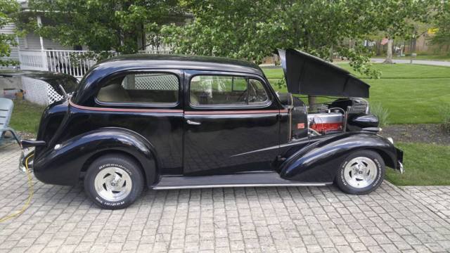 1937 Chevrolet Master Deluxe 2 door Town sedan Street Rod