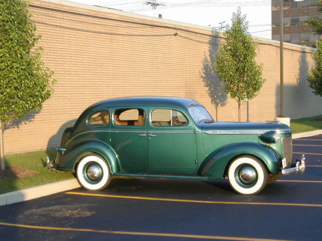 1937 Chrysler Royal chromium